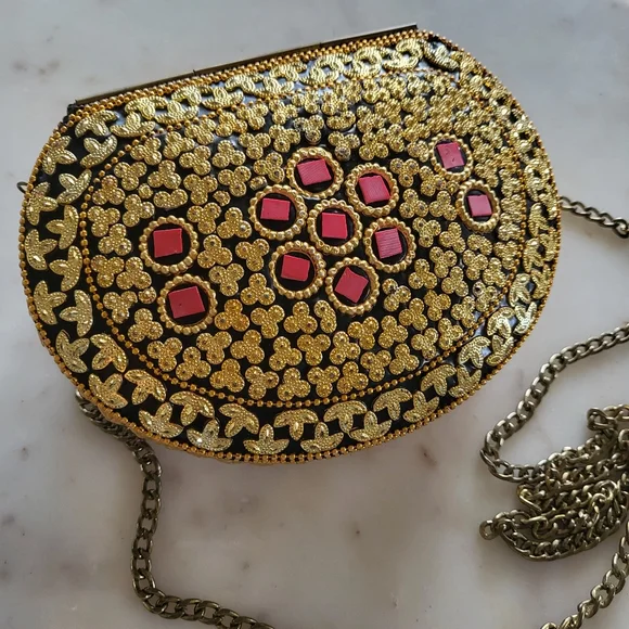 Small bejeweled crossbody/handbag - Picture 6 of 12